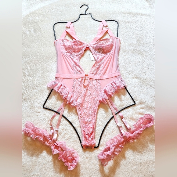 Lingerie - Picture 3 of 3